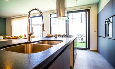 Venta Depa con Jardin  Zibata Luks Townhouses