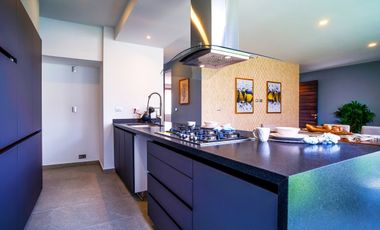 Venta Depa con Jardin  Zibata Luks Townhouses