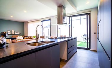 Venta Depa con Jardin  Zibata Luks Townhouses