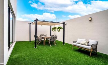 Venta Depa con Jardin  Zibata Luks Townhouses