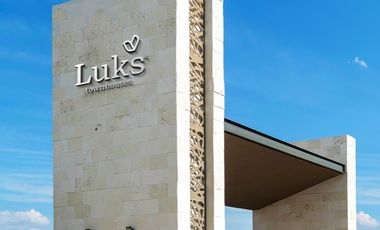 Venta Depa con Jardin  Zibata Luks Townhouses