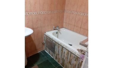 VENDE CASA 5 DORMITORIOS CON 92 M2 - SECTOR MIRASOL –VOLCAN APAGADO