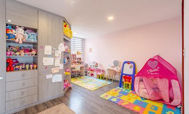 Exclusiva Casa en Calimaya: 3 Recámaras, Jardín y Área Social