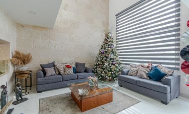 Exclusiva Casa en Calimaya: 3 Recámaras, Jardín y Área Social