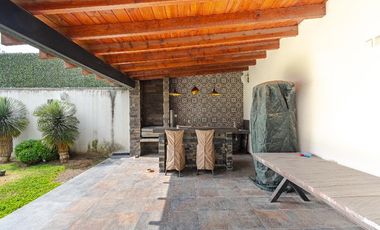 Exclusiva Casa en Calimaya: 3 Recámaras, Jardín y Área Social