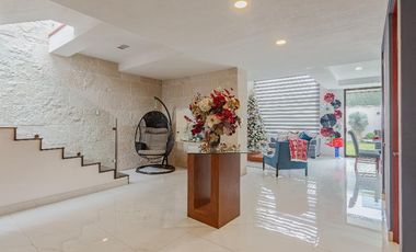 Exclusiva Casa en Calimaya: 3 Recámaras, Jardín y Área Social