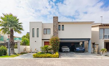 Exclusiva Casa en Calimaya: 3 Recámaras, Jardín y Área Social