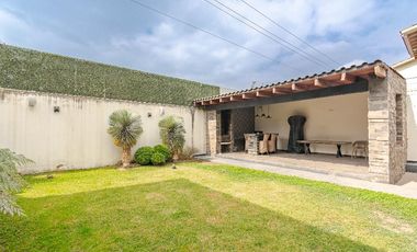 Exclusiva Casa en Calimaya: 3 Recámaras, Jardín y Área Social