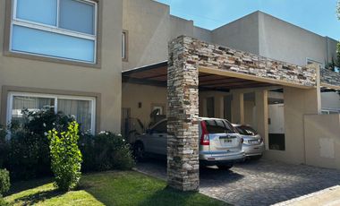 Alquilo casa en Barrio cerrado Buenos Aires Village