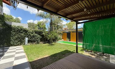 Venta - Casa de dos dormitorios con jardín y pileta en Granadero Baigorria.