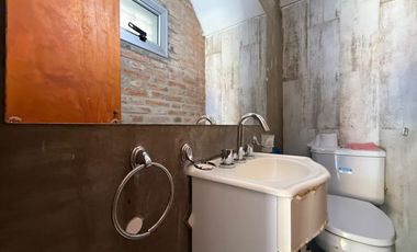 Venta - Casa de dos dormitorios con jardín y pileta en Granadero Baigorria.