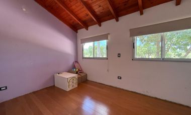 Venta - Casa de dos dormitorios con jardín y pileta en Granadero Baigorria.