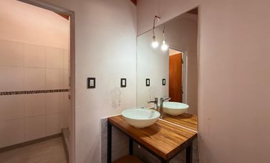 Venta - Casa de dos dormitorios con jardín y pileta en Granadero Baigorria.