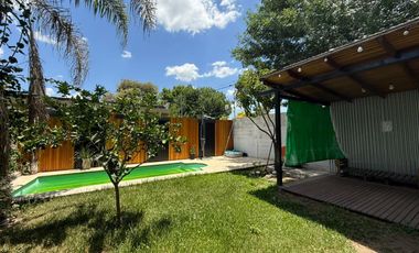 Venta - Casa de dos dormitorios con jardín y pileta en Granadero Baigorria.