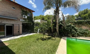 Venta - Casa de dos dormitorios con jardín y pileta en Granadero Baigorria.
