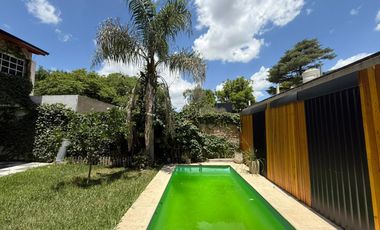 Venta - Casa de dos dormitorios con jardín y pileta en Granadero Baigorria.