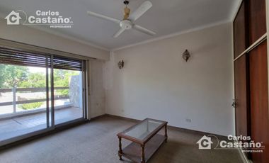 Solido Chalet 7 Amb. 300m2 De Lote Y 35m De Fondo, Play-room y 3 baños