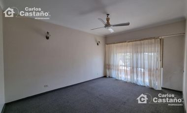 Solido Chalet 7 Amb. 300m2 De Lote Y 35m De Fondo, Play-room y 3 baños