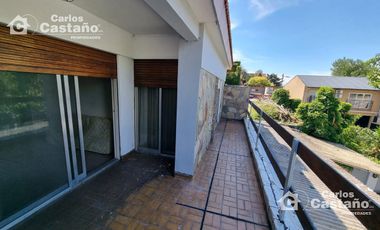 Solido Chalet 7 Amb. 300m2 De Lote Y 35m De Fondo, Play-room y 3 baños