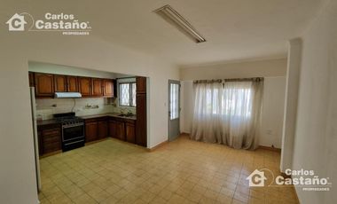 Solido Chalet 7 Amb. 300m2 De Lote Y 35m De Fondo, Play-room y 3 baños