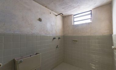 BODEGA CON OFICINAS EN VENTA EN MERIDA CENTRO, EN LA MISMA CALLE DEL CATASTRO.