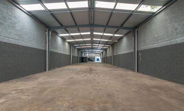 BODEGA CON OFICINAS EN VENTA EN MERIDA CENTRO, EN LA MISMA CALLE DEL CATASTRO.