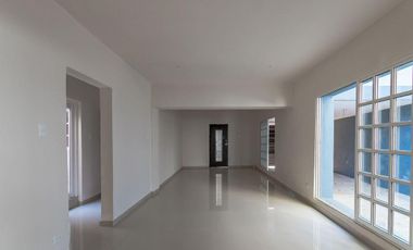 BODEGA CON OFICINAS EN VENTA EN MERIDA CENTRO, EN LA MISMA CALLE DEL CATASTRO.