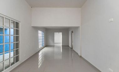 BODEGA CON OFICINAS EN VENTA EN MERIDA CENTRO, EN LA MISMA CALLE DEL CATASTRO.