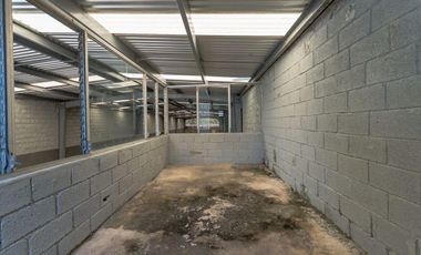 BODEGA CON OFICINAS EN VENTA EN MERIDA CENTRO, EN LA MISMA CALLE DEL CATASTRO.