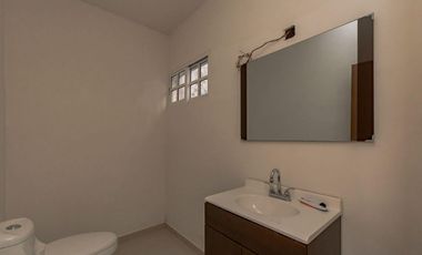 BODEGA CON OFICINAS EN VENTA EN MERIDA CENTRO, EN LA MISMA CALLE DEL CATASTRO.