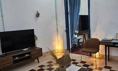 CASA EN VENTA TOTALMENTE AMUEBLADA EN AVENIDA ITZAES, MERIDA.