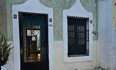 CASA EN VENTA TOTALMENTE AMUEBLADA EN AVENIDA ITZAES, MERIDA.