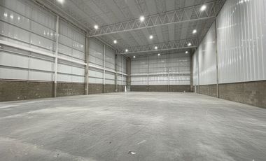 Bodega logística en arriendo Siberia
