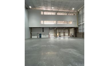 Bodega logística en arriendo Siberia