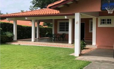 VENTA  CASA EN CORONADO 250MT2  4R, 3B, 3 TERRAZAS  LT