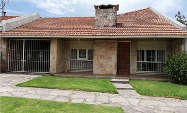 MOGOTES: CHALET 3 DORMITORIOS CON JARDIN