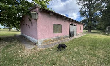 Campo de 85 Has. en venta, con Casco Antiguo en Ranchos.