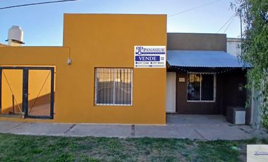 Casa en venta c/ cochera en 9 de Julio