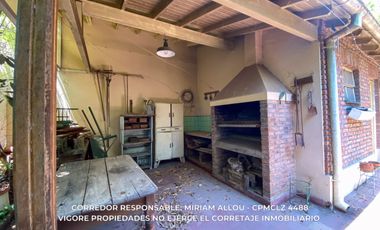 Casa en venta c/ cochera en Temperley