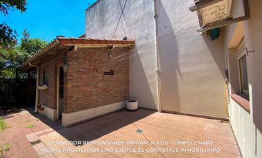 Casa en venta c/ cochera en Temperley