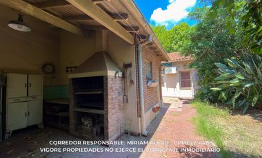 Casa en venta c/ cochera en Temperley