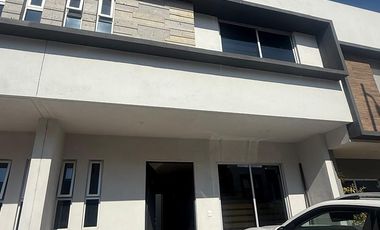 CASA EN RENTA AMUEBLADA EN CONDIMINIO PRIVADO AL PONIENTE DE AGUAKSCALIENTES