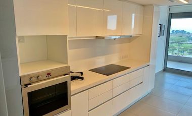 TORRE FORUM. 4 AMBIENTES. PLAYROOM. DEPENDENCIA. 2 COCHERAS. BAULERA. AMENITIES.