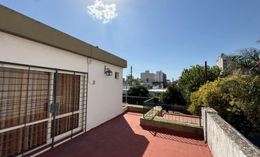 Casa cuatro ambientes jardin quincho a la venta en Wilde Apto Credito