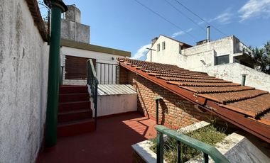 Casa cuatro ambientes jardin quincho a la venta en Wilde Apto Credito