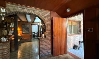 Casa cuatro ambientes jardin quincho a la venta en Wilde Apto Credito