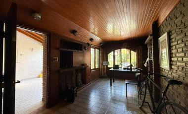 Casa cuatro ambientes jardin quincho a la venta en Wilde Apto Credito