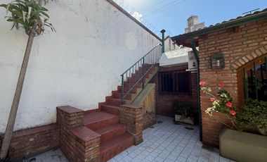 Casa cuatro ambientes jardin quincho a la venta en Wilde Apto Credito