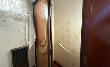 Casa cuatro ambientes jardin quincho a la venta en Wilde Apto Credito