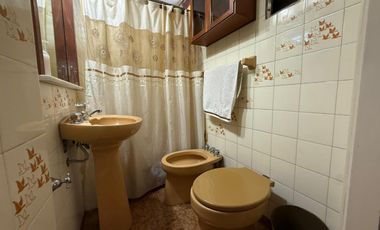 Casa cuatro ambientes jardin quincho a la venta en Wilde Apto Credito